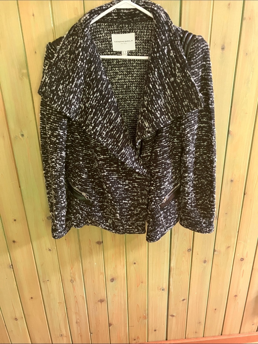 Katherine Barclay Woman’s Sz S Black& White Boucle Knit  Jacket One-snap closure